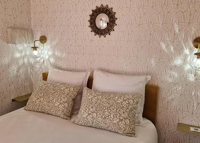 La Maison Du Mont Saint Michel Couette-café 3*